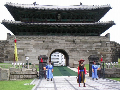 ソウルのシンボル南大門に到着。