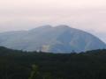 展望台から望む泉ケ岳は晴れていた